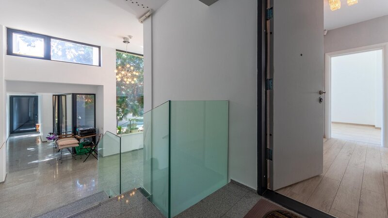 Banu Manta, parter inalt 5 camere, 156 mp nou