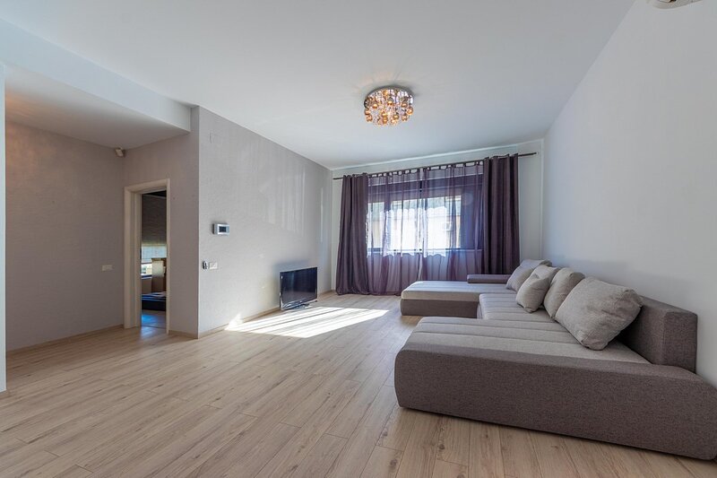 Banu Manta, parter inalt 5 camere, 156 mp nou