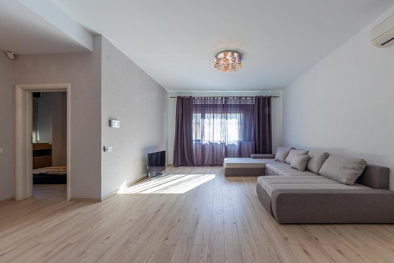 Banu Manta, parter inalt 5 camere, 156 mp nou