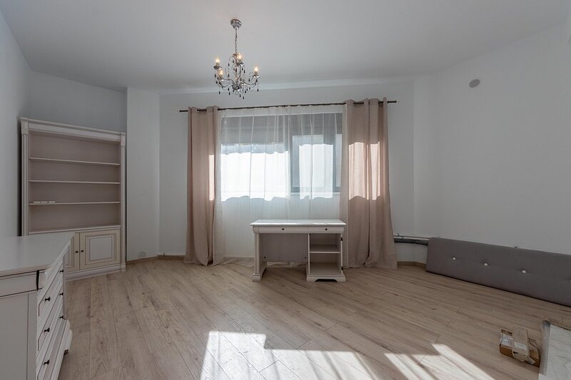 Banu Manta, parter inalt 5 camere, 156 mp nou