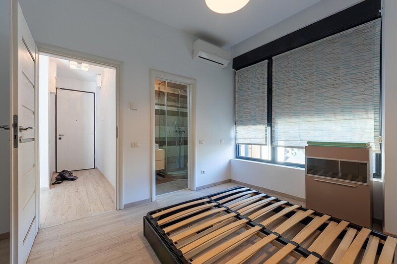 Banu Manta, parter inalt 5 camere, 156 mp nou