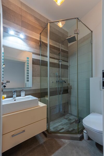 Banu Manta, parter inalt 5 camere, 156 mp nou