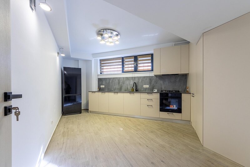 Banu Manta, parter inalt 5 camere, 156 mp nou