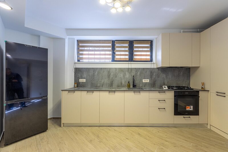 Banu Manta, parter inalt 5 camere, 156 mp nou