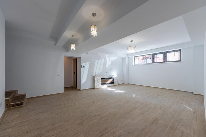 Banu Manta, parter inalt 5 camere, 156 mp nou